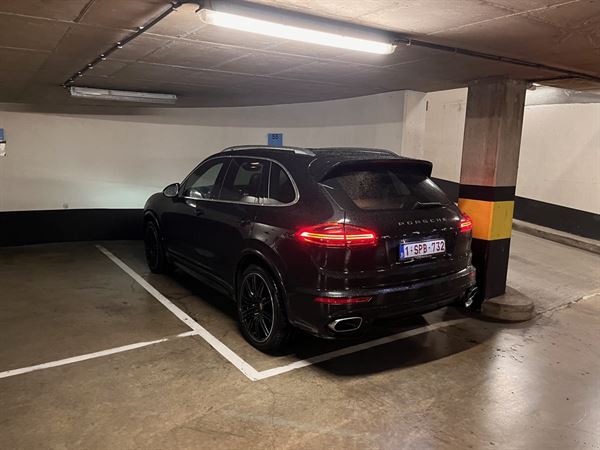 Te huur: Parkeerplaats op niveau -1 in Otto Veniusstraat