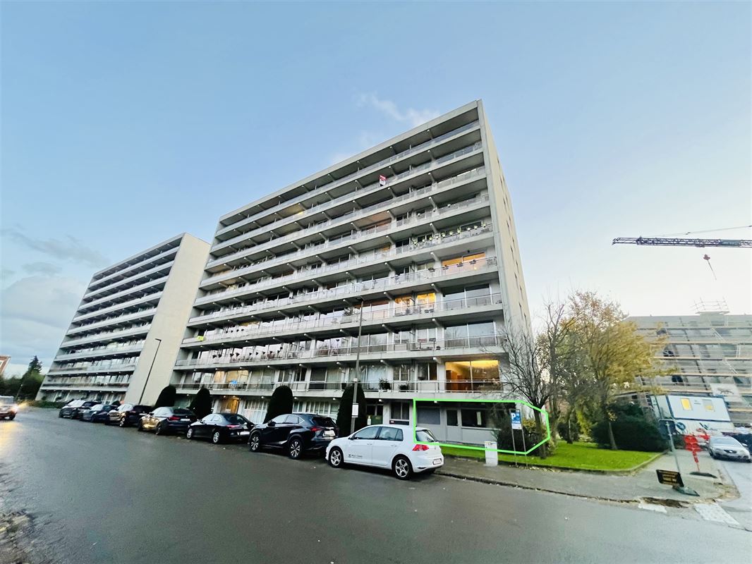 Casco commerciële ruimte + optioneel 2 garages aan meerprijs.