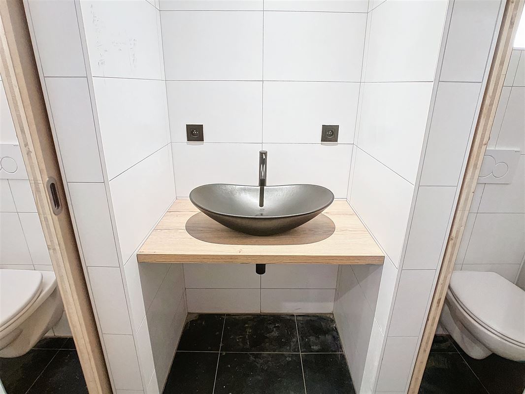 Unieke kantoor- of commerciële ruimte/ POP-UP mogelijk (Huurprijs + 21 % btw).