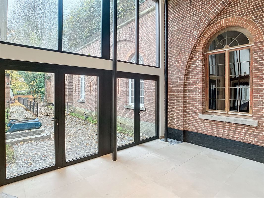 Unieke kantoor- of commerciële ruimte/ POP-UP mogelijk (Huurprijs + 21 % btw).