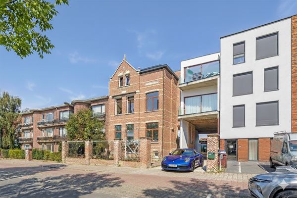 Prachtige penthouse met terras en 2 slaapkamers.