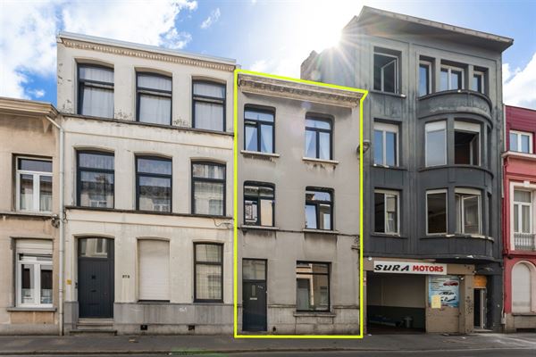 Huis met 5 slaapkamers en tuin.