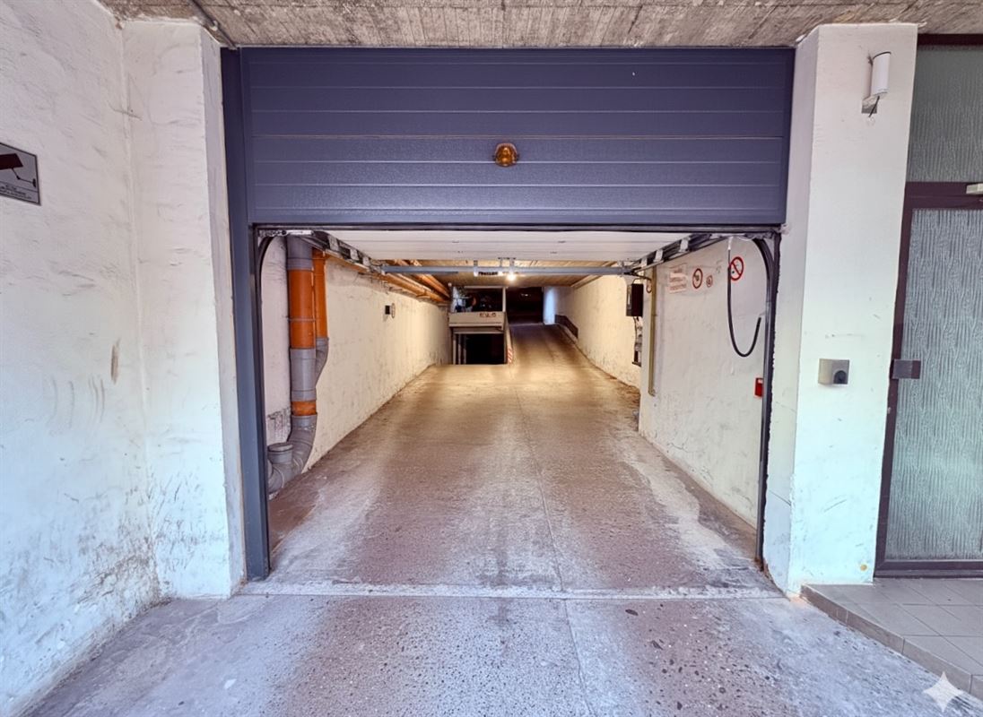 Luxor Parking: 60 parkeerplaatsen 5 motorplaatsen 1 berging