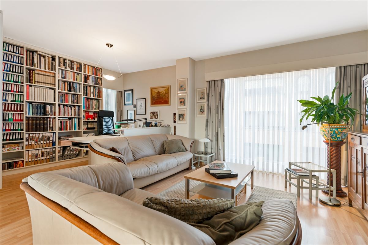 Maison de plain-pied avec 3 chambres à coucher et portail de jardin côté rue.