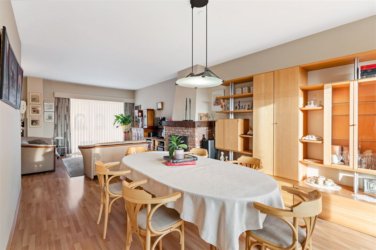Maison de plain-pied avec 3 chambres à coucher et portail de jardin côté rue.