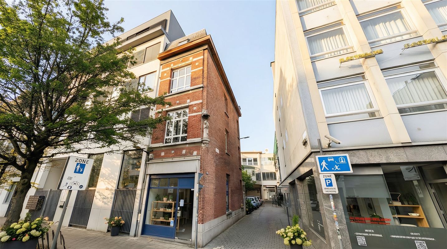 Kamerwoning met 6 kamers en handelsgelijkvloers.