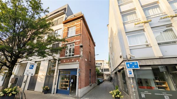 Handelshuis met 6 studentenkamers - VERGUND