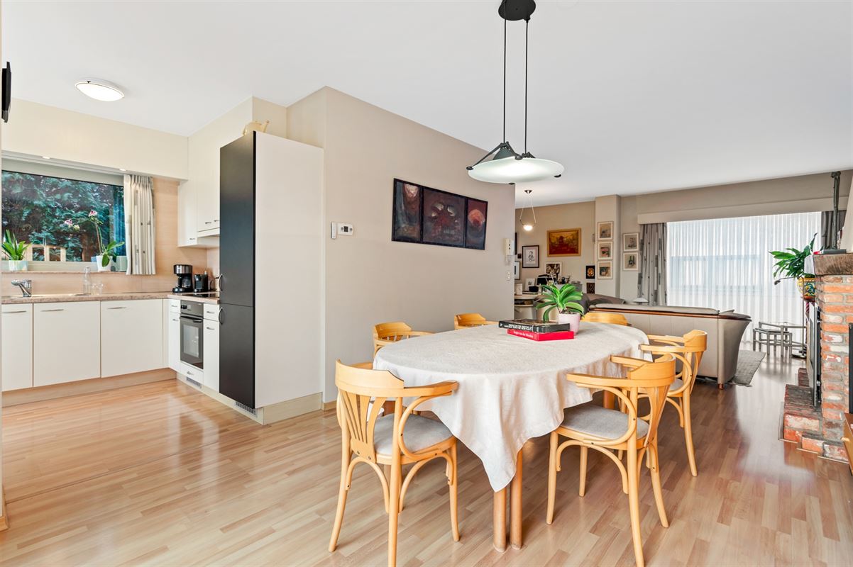 Maison de plain-pied avec 3 chambres à coucher et portail de jardin côté rue.
