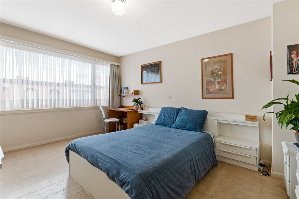 Maison de plain-pied avec 3 chambres à coucher et portail de jardin côté rue.