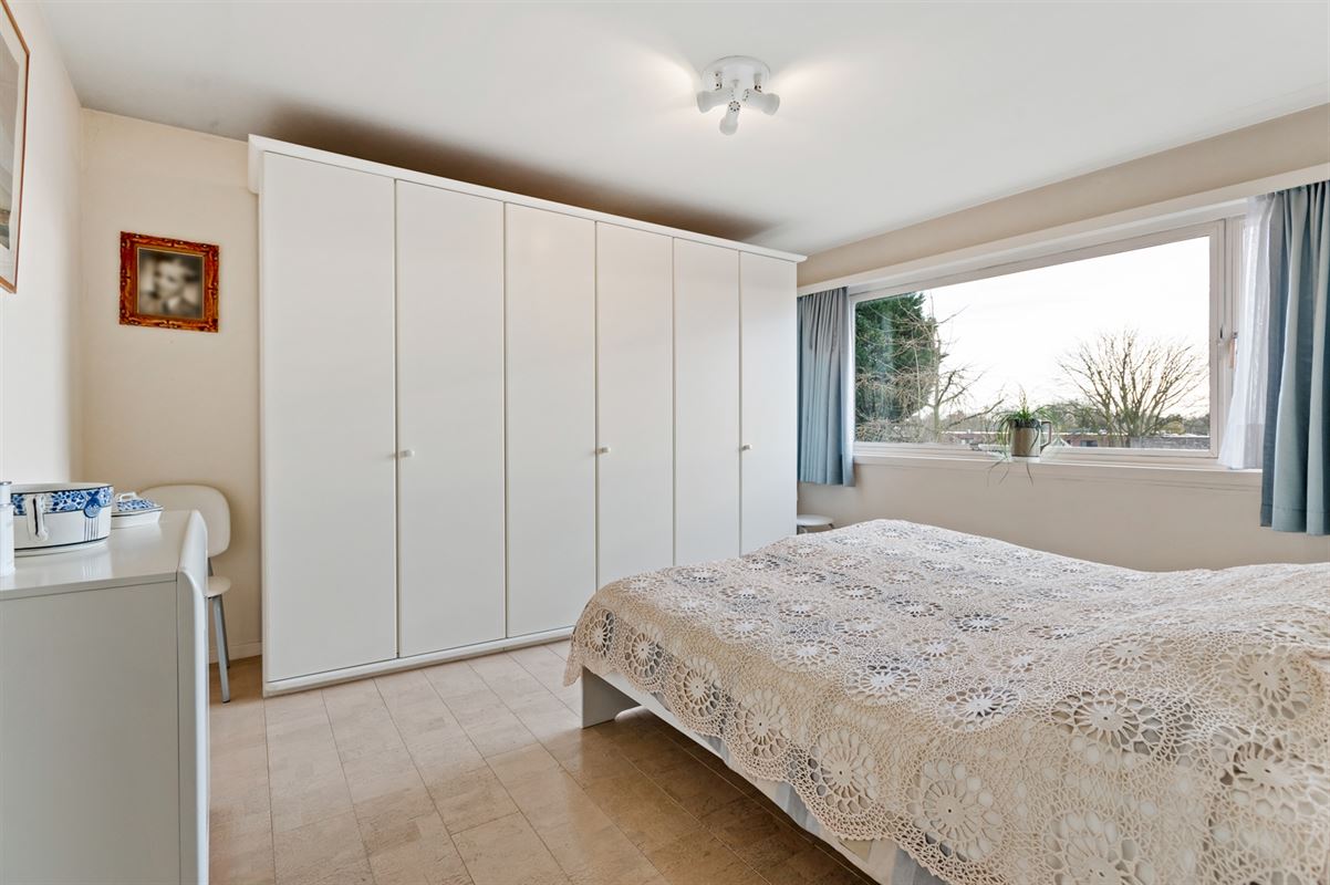 Maison de plain-pied avec 3 chambres à coucher et portail de jardin côté rue.