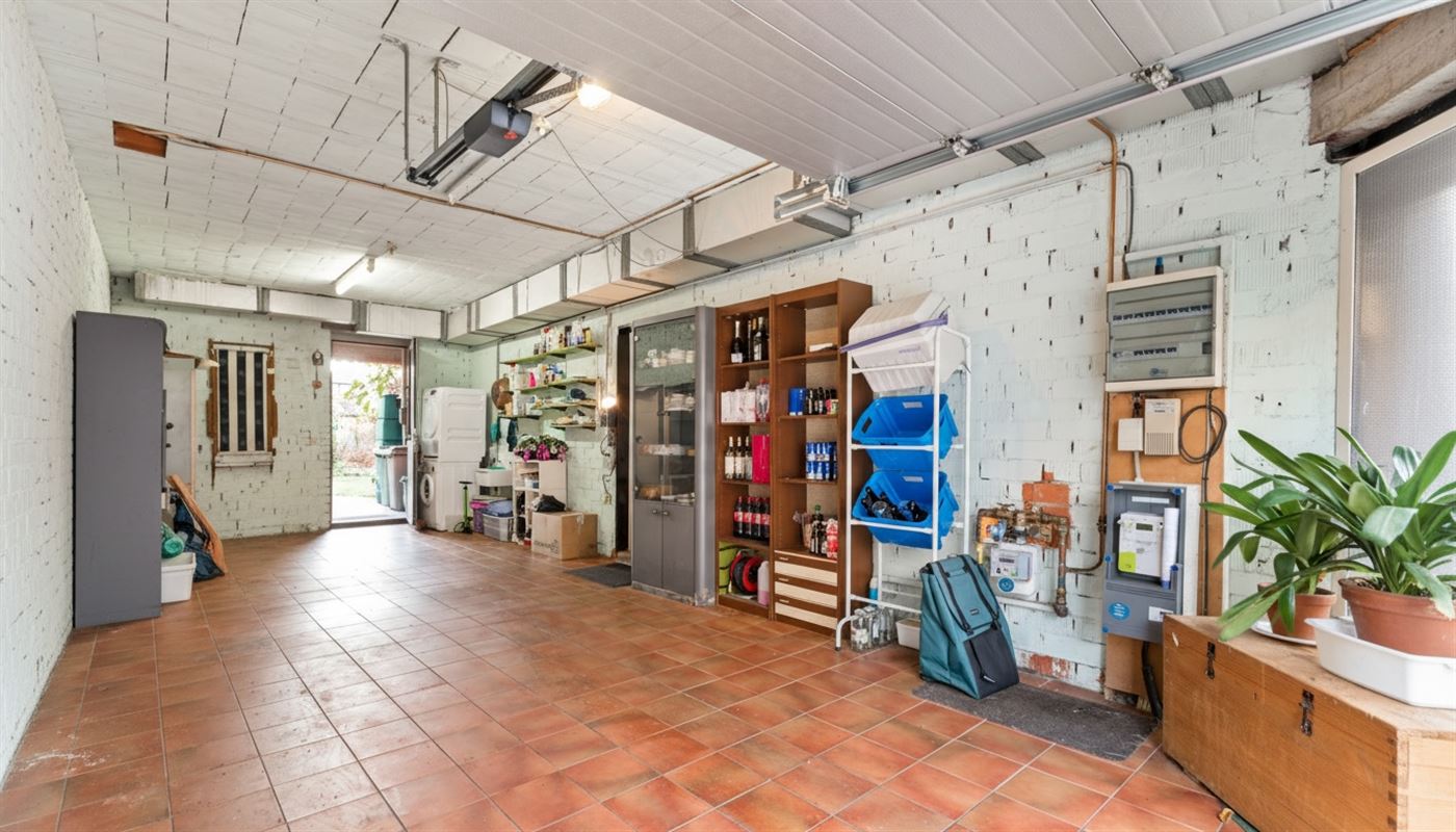 Maison de plain-pied avec 3 chambres à coucher et portail de jardin côté rue.