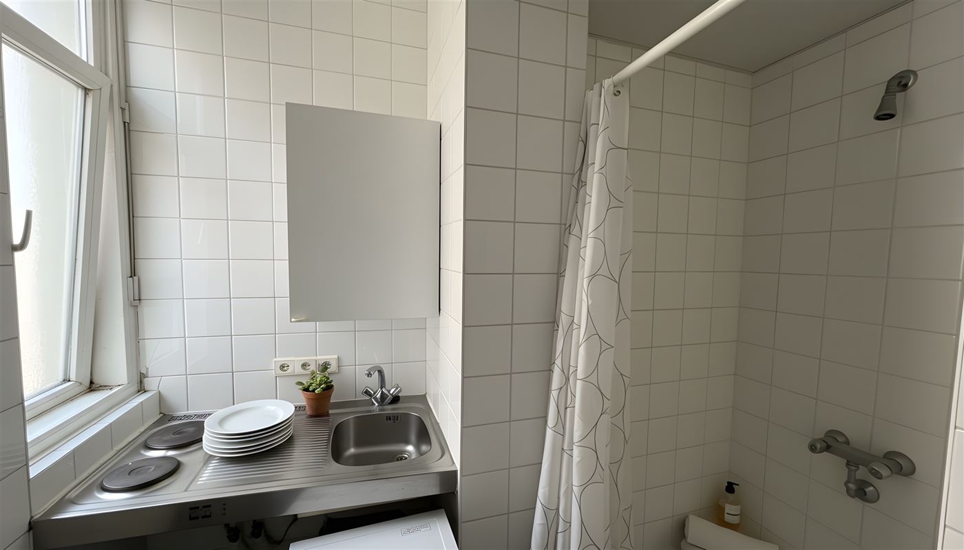 Kamerwoning met 6 kamers en handelsgelijkvloers.