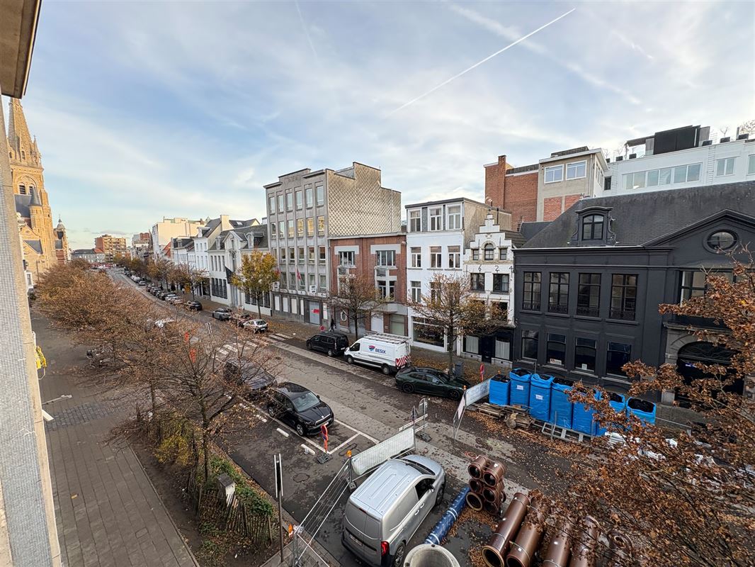 Kamerwoning met 6 kamers en handelsgelijkvloers.