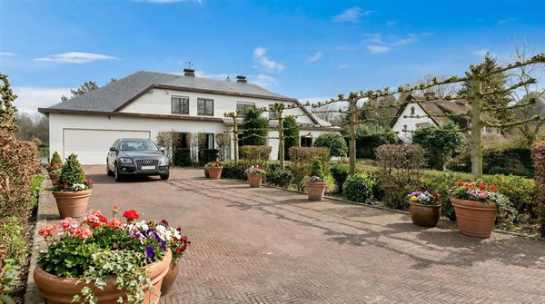 Landelijke villa met 5 slaapkamers op ca. 2.226 m2.