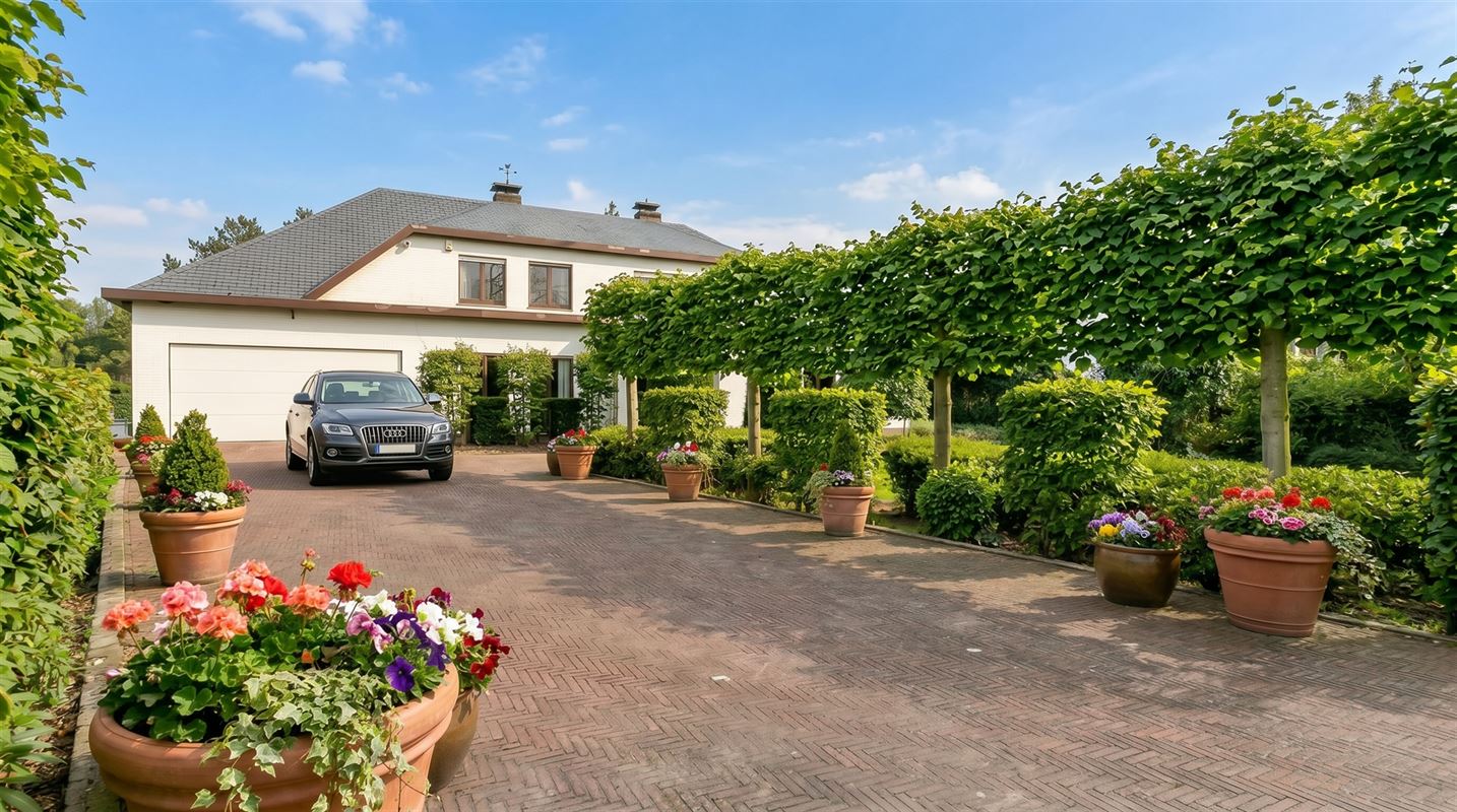 Landelijke villa met 5 slaapkamers op ca. 2.226 m2.