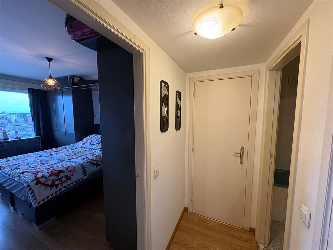 Apartment with 1 bdrm on 11th floor.