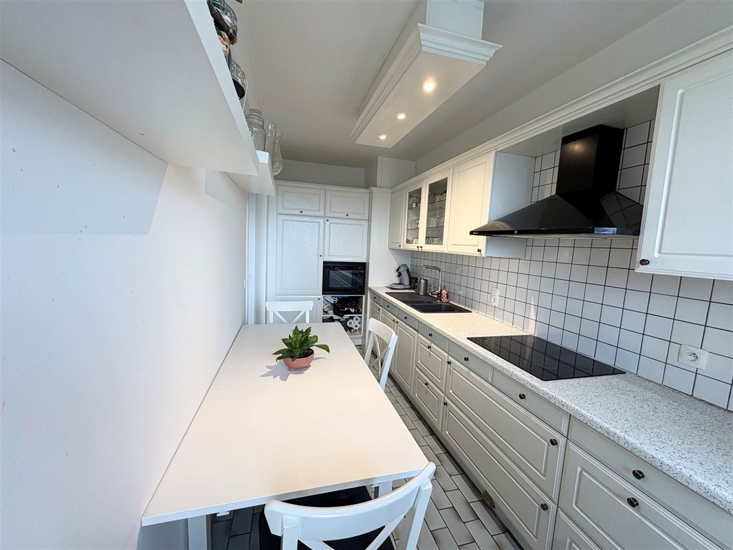 Apartment with 1 bdrm on 11th floor.