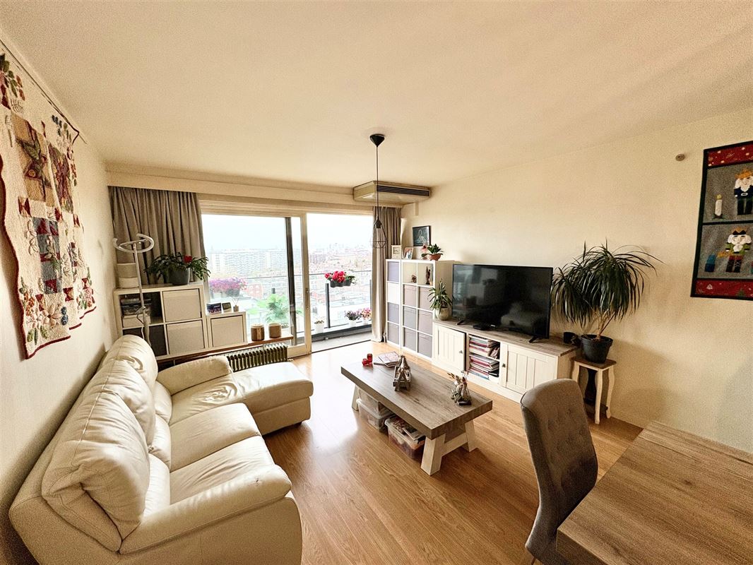 Apartment with 1 bdrm on 11th floor.