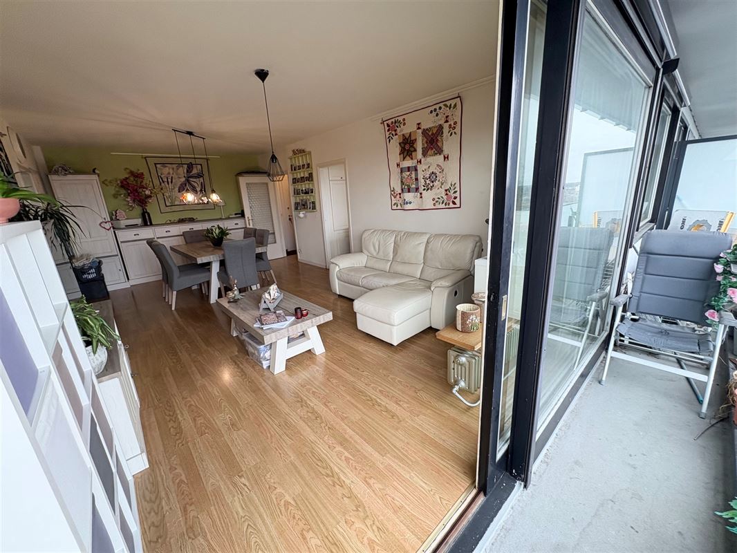 Apartment with 1 bdrm on 11th floor.