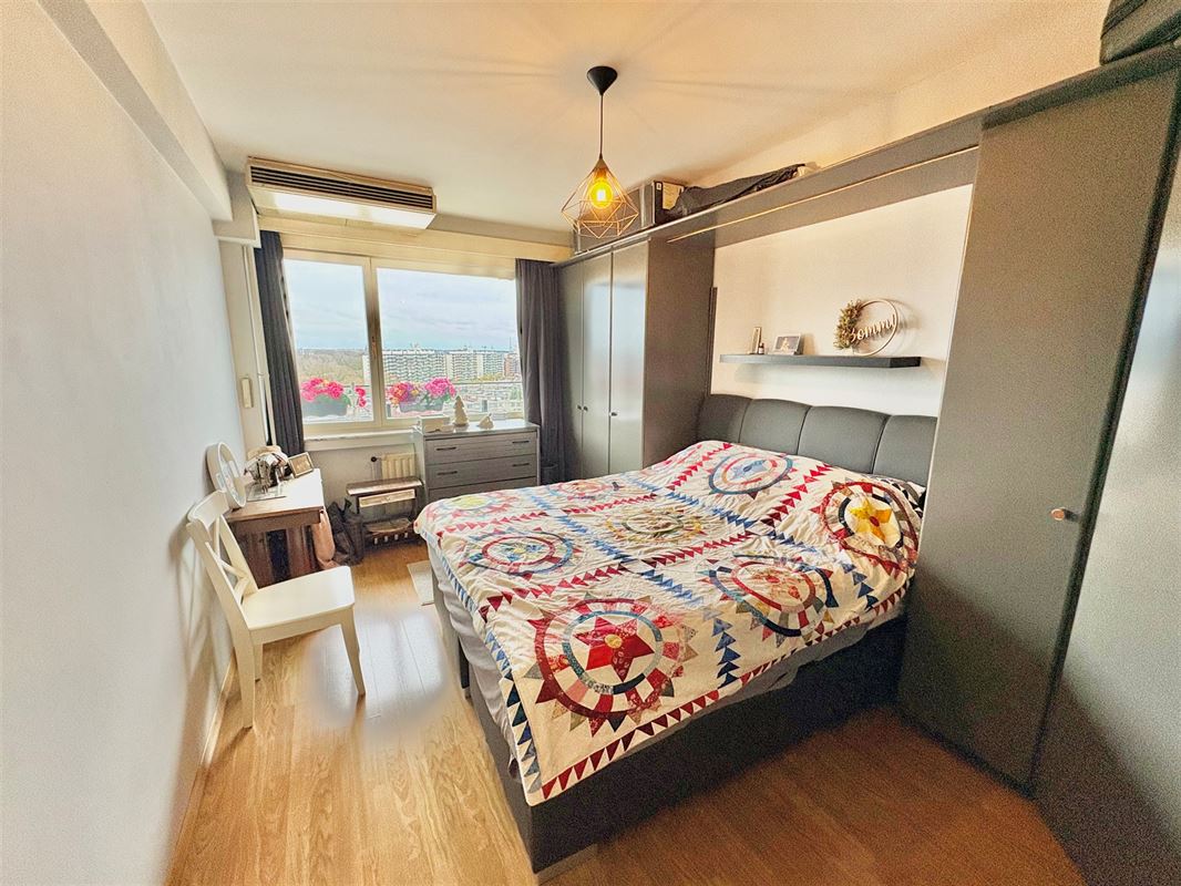 Apartment with 1 bdrm on 11th floor.