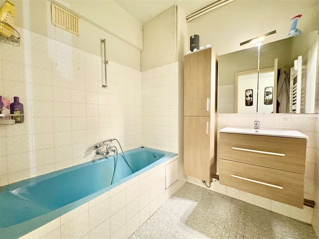 Apartment with 1 bdrm on 11th floor.