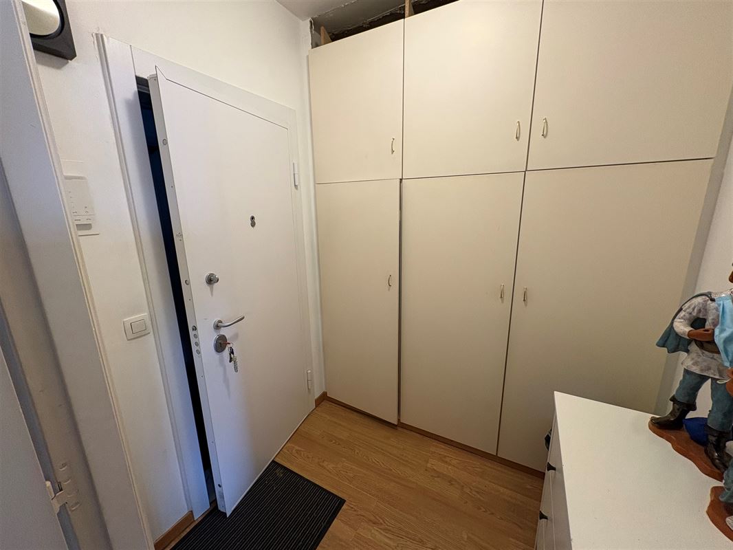 Apartment with 1 bdrm on 11th floor.