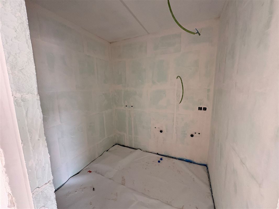 Appartement met 2 slaapkamers en terras.