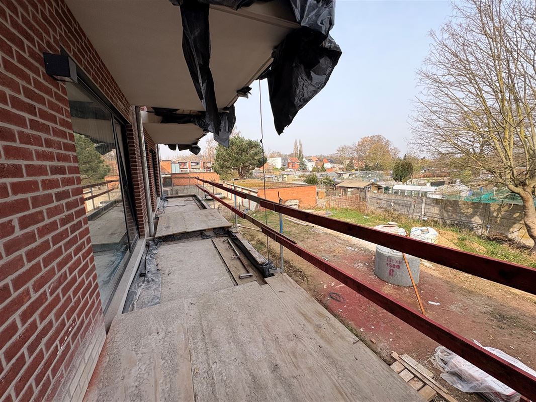 Appartement met 2 slaapkamers en terras.