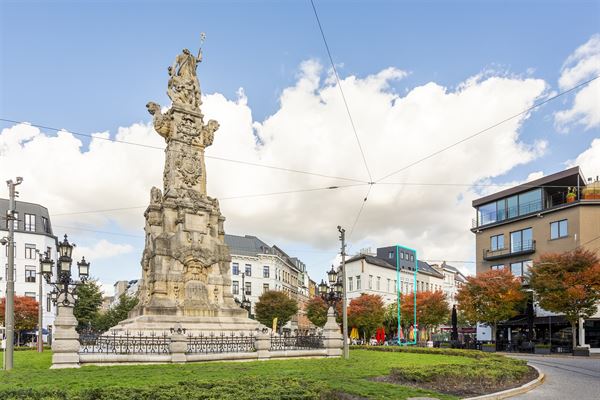 Opbrengsteigendom aan de Marnixplaats.