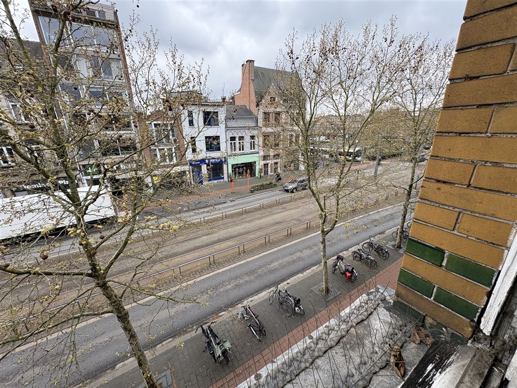 Handelshuis met 1 slaapkamer.