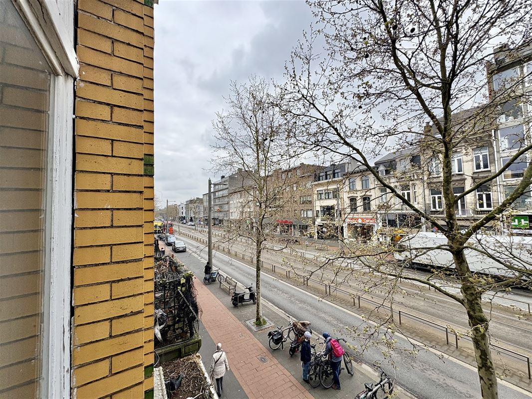 Handelshuis met 1 slaapkamer.