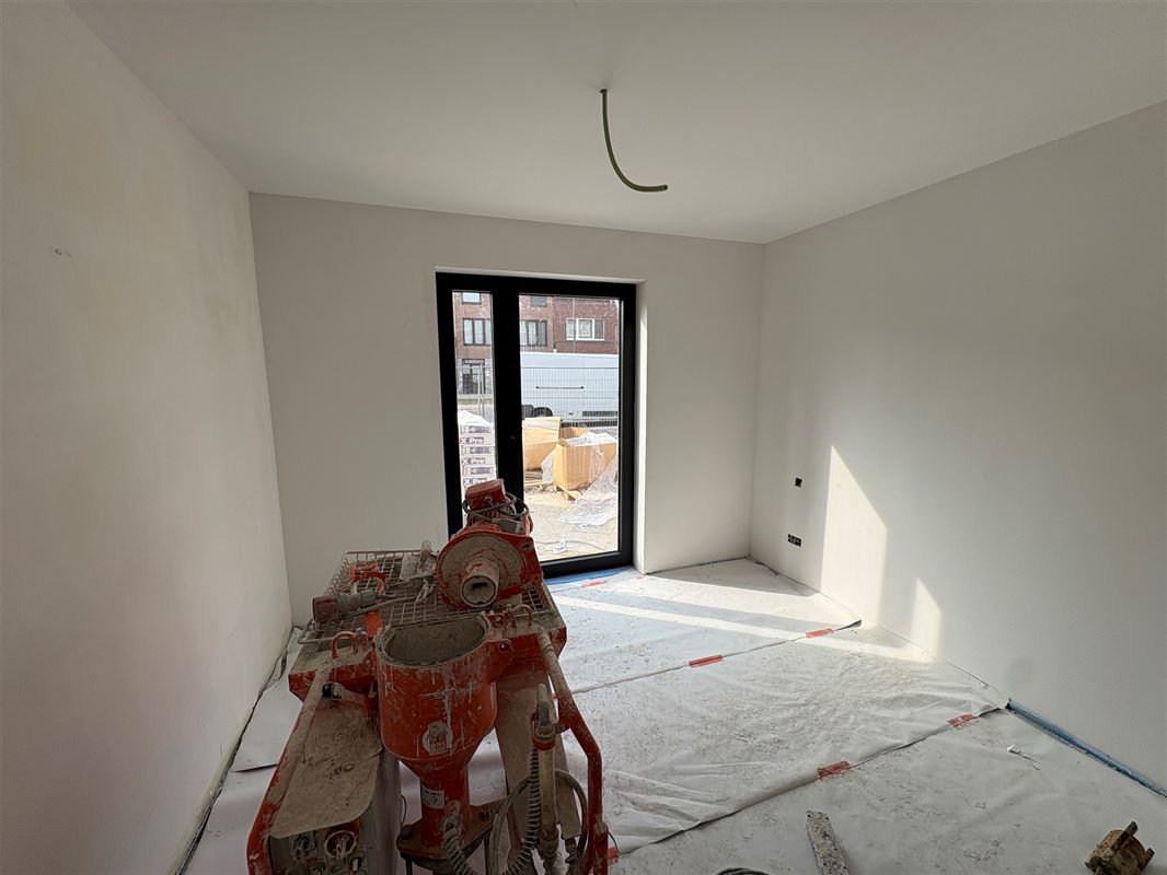 Gelijkvloersappartement met 2 slaapkamers en tuin.