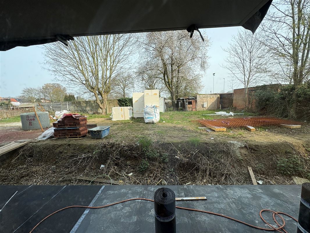 Gelijkvloersappartement met 3 slaapkamers en tuin.