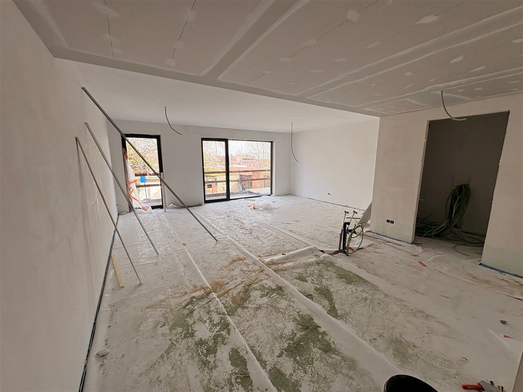 Appartement met 2 slaapkamers en terras.