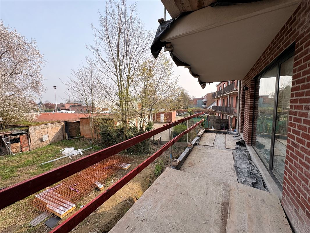 Appartement met 2 slaapkamers en terras.