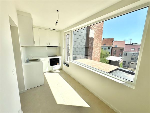 Prachtige studio met zonnig dakterras.