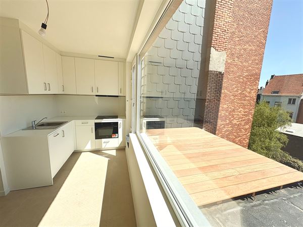 Prachtige studio met zonnig dakterras.