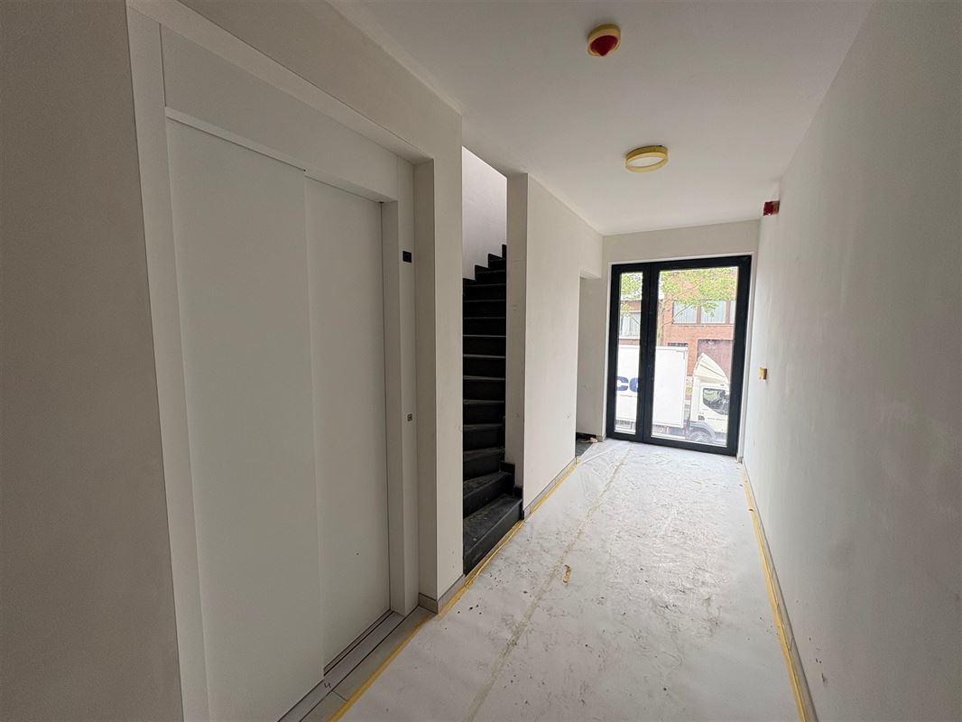 Appartement met 2 slaapkamers en terras.