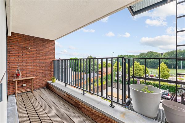 Instapklaar 2-slaapkamerappartement met zuidoostterras.
