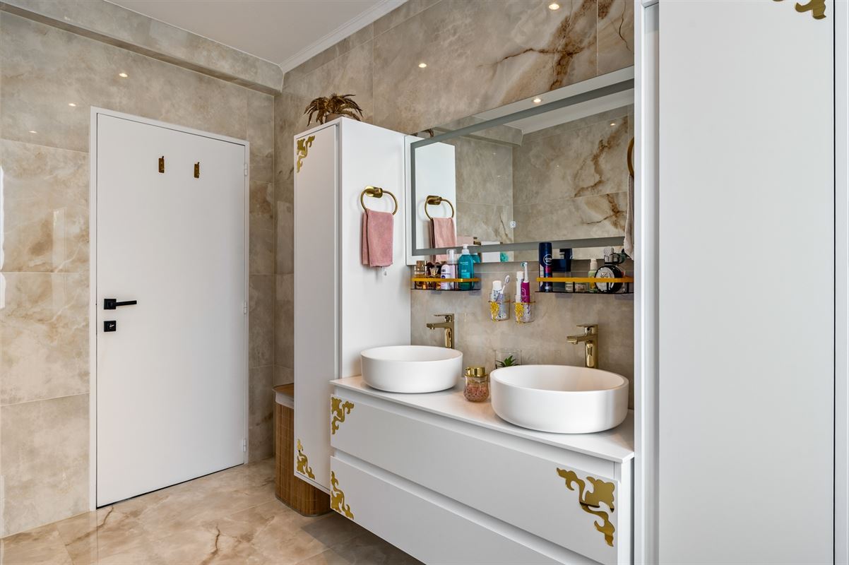 Prestigieuze woning met gelijkvloerse kangoeroewoning.