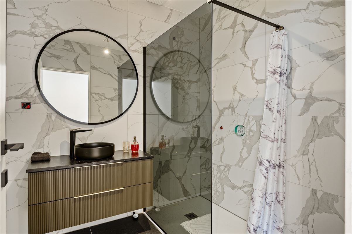 Prestigieuze woning met gelijkvloerse kangoeroewoning.