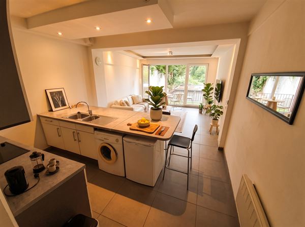 Ruime appartement met zalig terras nabij Centraal Station.