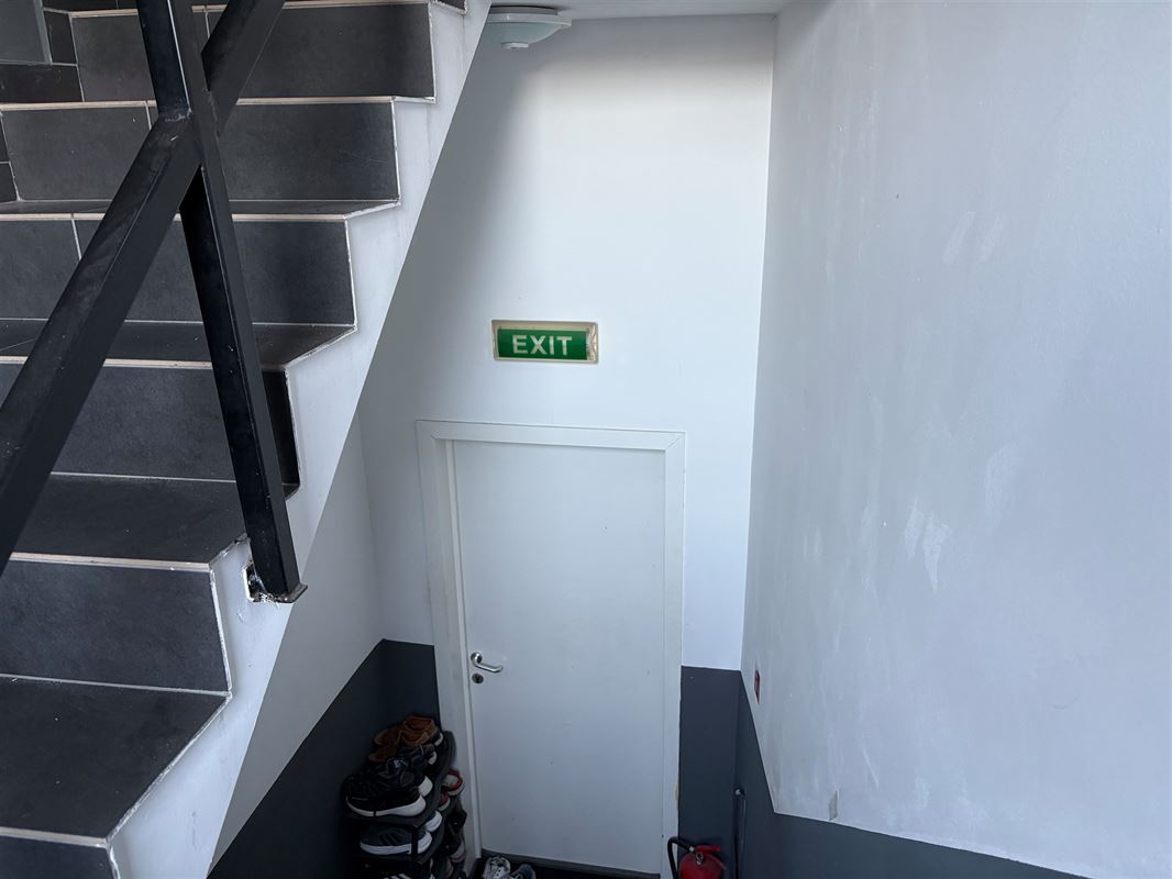 Rendabele opbrengsteigendom met 3 appartementen en handel.