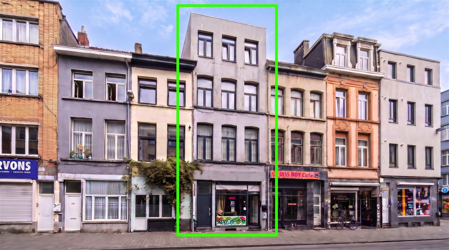 Rendabele opbrengsteigendom met 3 appartementen en handel.