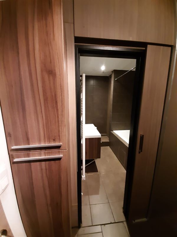 Ruime appartement met zalig terras nabij Centraal Station.