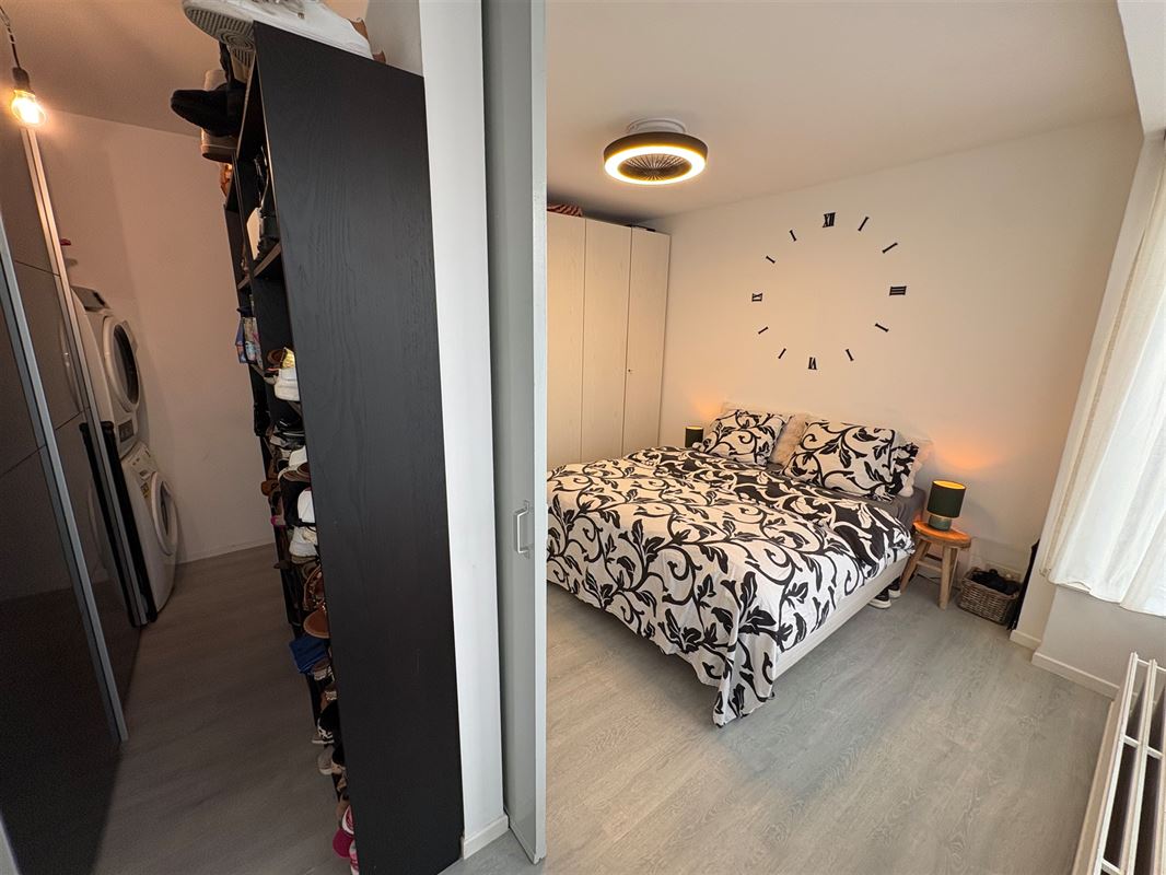 1-slaapkamerappartement met dressing en zonnig terras.