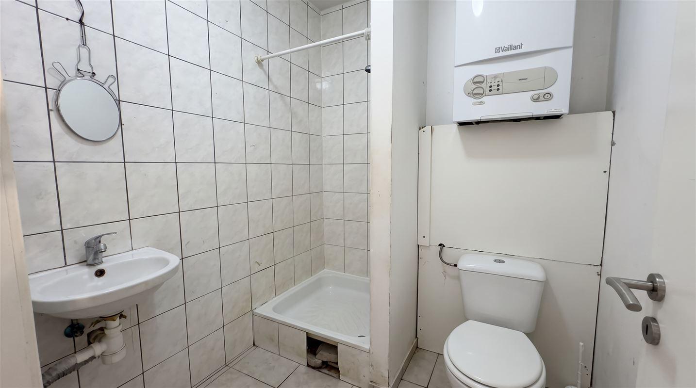 Rendabele opbrengsteigendom met 3 appartementen en handel.