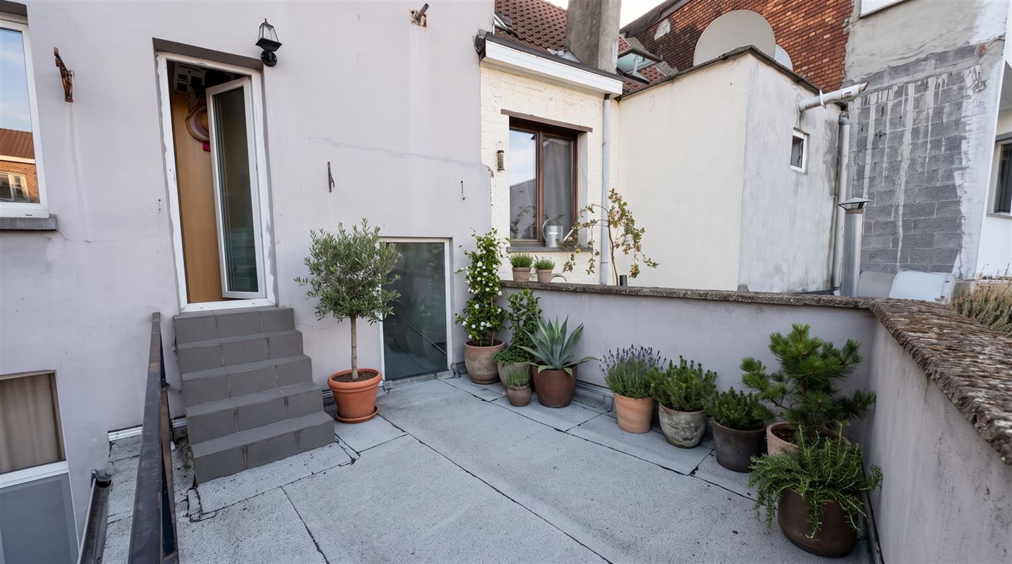 Rendabele opbrengsteigendom met 3 appartementen en handel.