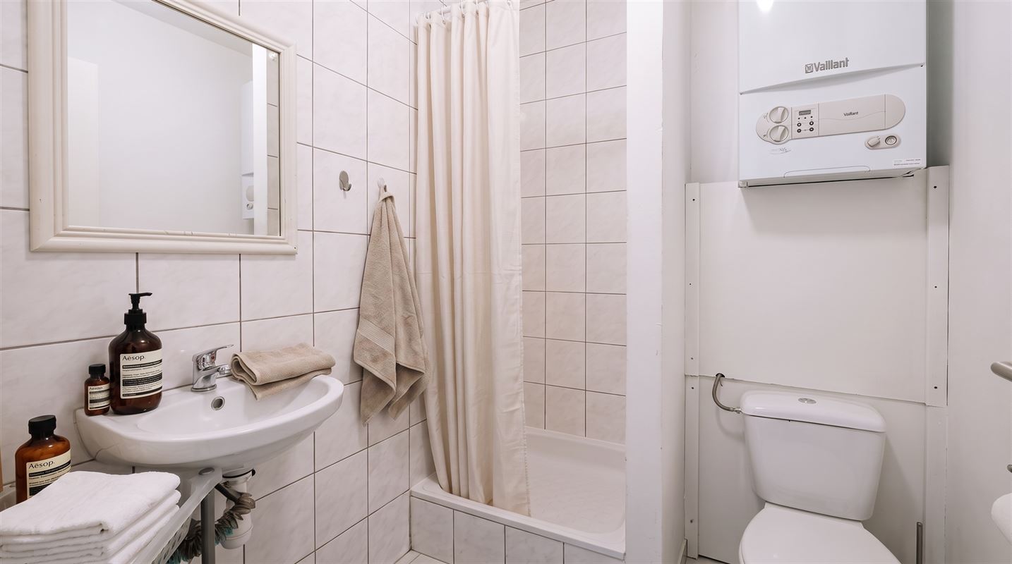 Rendabele opbrengsteigendom met 3 appartementen en handel.