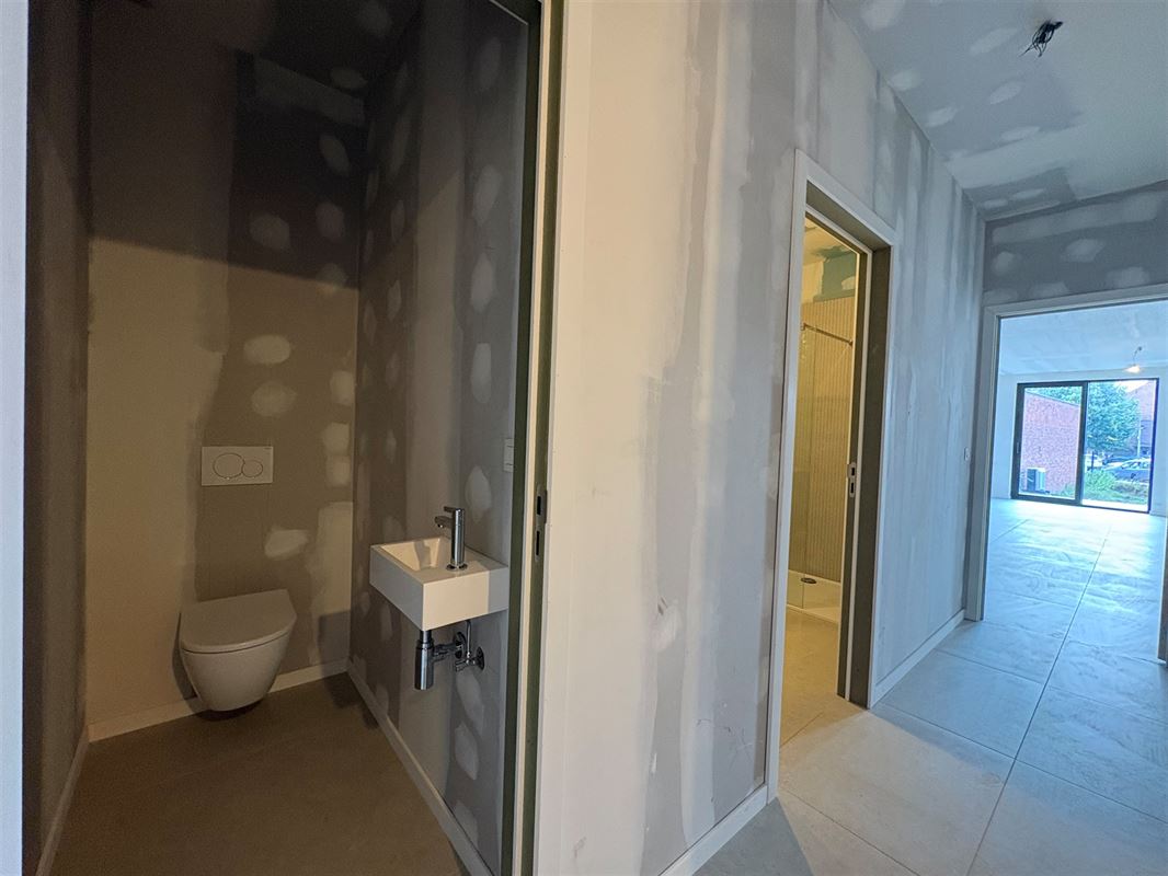 Nieuwbouwappartement met 2 slaapkamers en grote tuin.